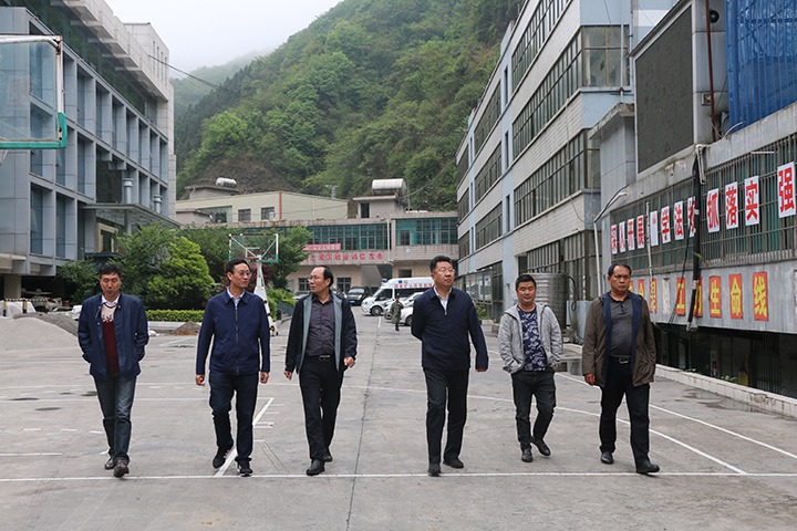 集团专职表部董事寸延峰一行到天井煤矿调研