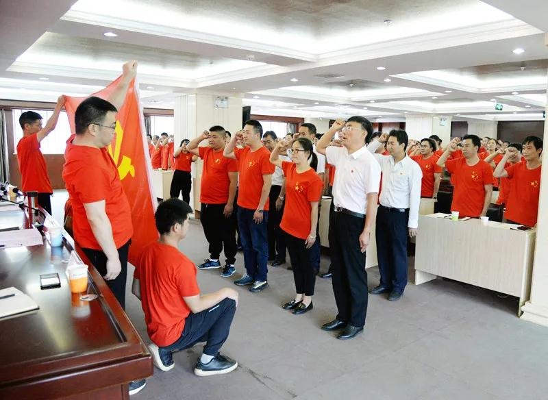 恩洪煤矿进行庆祝中国共产党成立100周年暨“两优一先”赞美会议