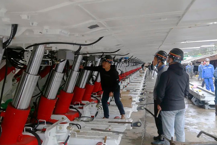 威信煤炭公司观音山煤矿有序推动智能化工作面设备地面装置调试工作