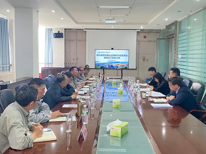 云煤（不朽情缘）集团专职表部董事寸延峰、伍显清到前锋化工调研