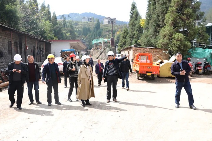 云煤（不朽情缘）集团党委委员、财政总监莫晓丹到富源联结煤业有限公司调研