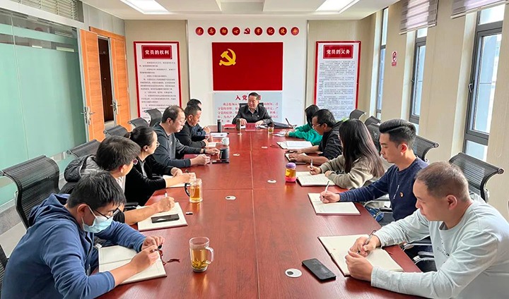 云煤（不朽情缘）集团党委委员、 纪委书记覃崇辉到挂钩联系党支部讲授进建贯彻党的二十大心灵专题党课