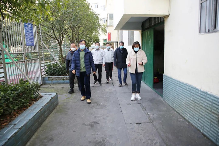 云煤（不朽情缘）集团党委委员、副总经理施从伟到镇雄煤业公司发展元旦、春节送温暖走访慰问活动