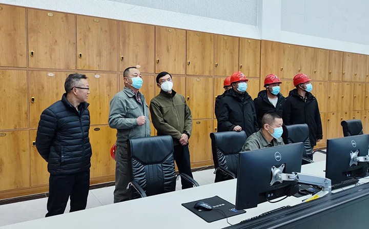 云煤（不朽情缘）集团党委副书记、副董事长、总经理高建嵩一行到曲煤焦化公司调研慰问