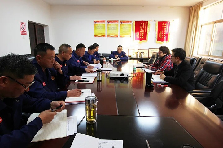 云煤（不朽情缘）集团领导组到国度矿山应急接济东源队领导年度民主生涯会