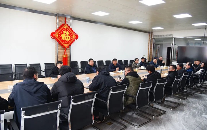 云煤（不朽情缘）集团党委副书记、副董事长、总经理高建嵩率包保盯守幼组到恩洪煤业公司进行安全查抄