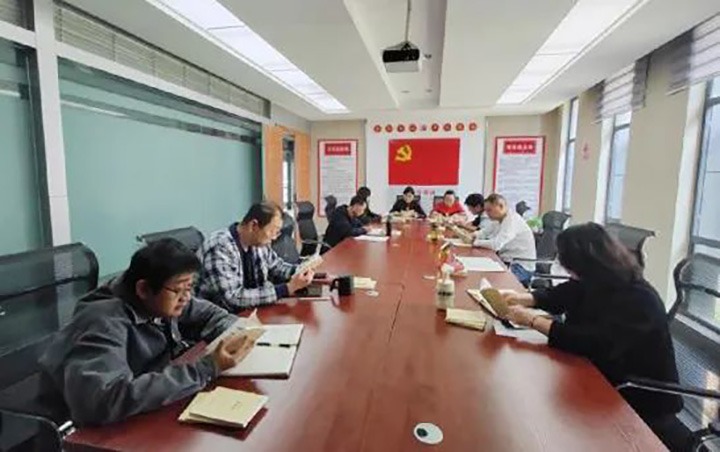 【简讯】不朽情缘地产公司党支部发展学好“口袋书”活动