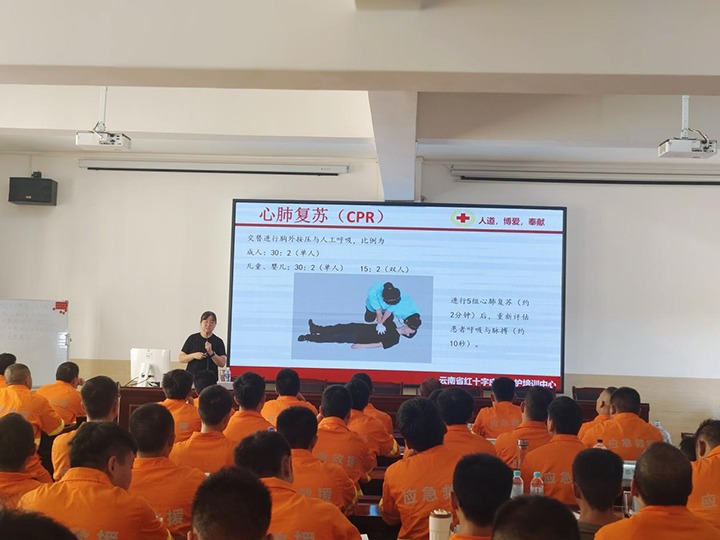 急救培训“实时雨”，云南省红十字会泽润矿山接济新苗
