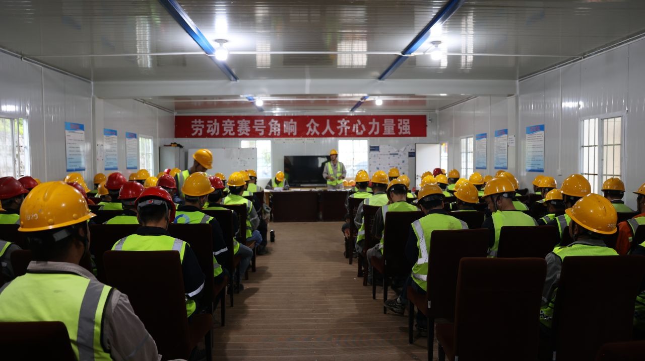 煤海竞帆船，拼搏铸鲜丽——前锋煤衣吠动较量奏响奋进乐章