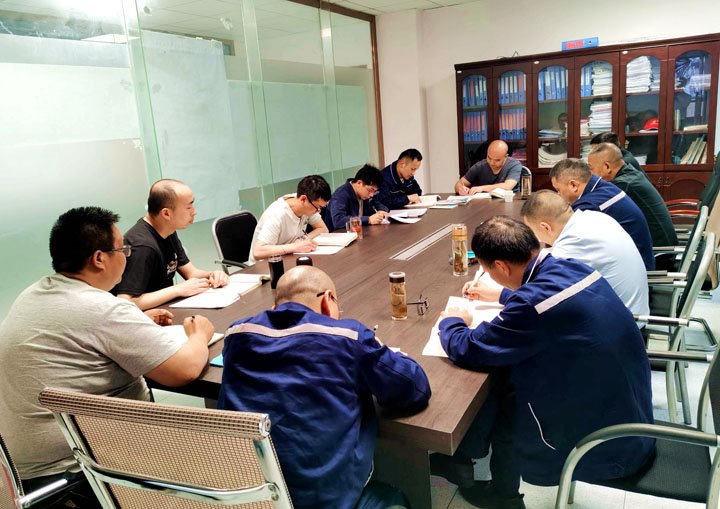 煤矿“夜讲堂”：值班间隙一幼时，人人都是安全讲师！