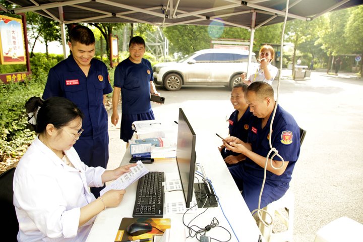 以热血为灯，照亮性命之路——镇雄煤业爱心献血活动暖心闭幕