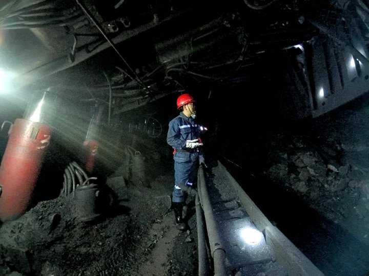 云煤集团党委委员、副总经理、总工程师施从伟赴金发煤业发展安全督导查抄