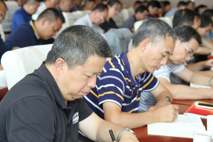 6学员仔细倾听、当真笔记。.png